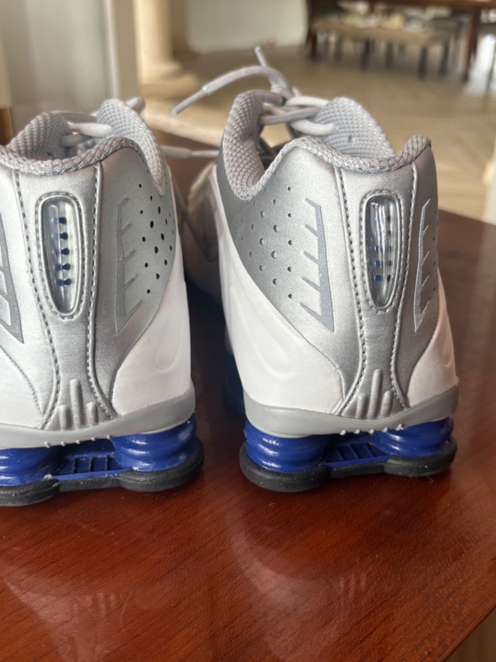 sneaker - Picture 3 of 9